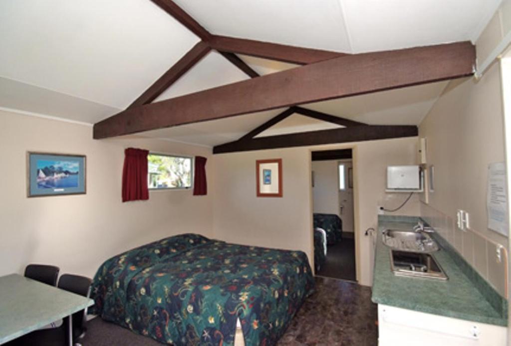 Omokoroa Kiwi Holiday Park Тауранга Стая снимка