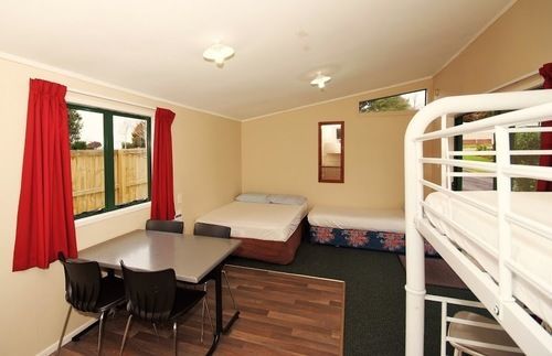 Omokoroa Kiwi Holiday Park Тауранга Екстериор снимка